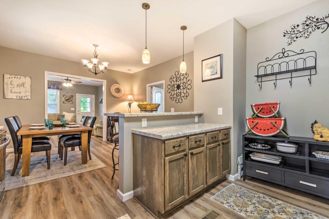 Remodeled Downtown Hot Springs Home With Porch Eksteriør billede